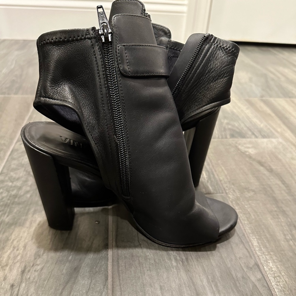 Vince Heeled Sandals - Black